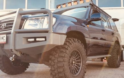 Umgebauter Toyota Landcruiser 