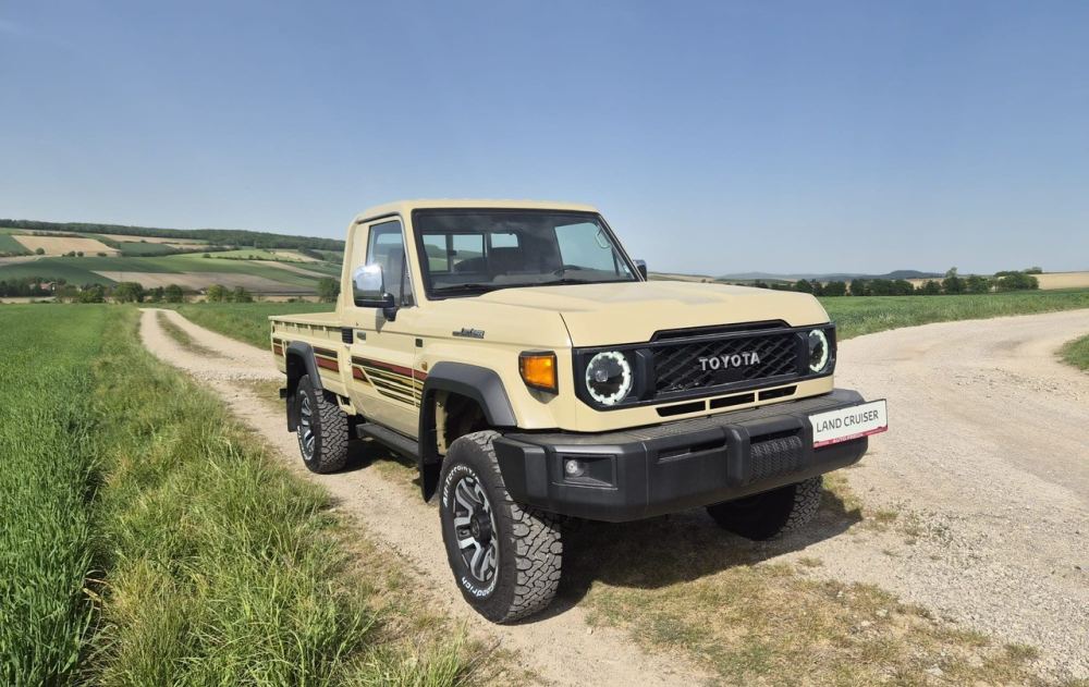 Landcruiser mit schönem Hintergrund