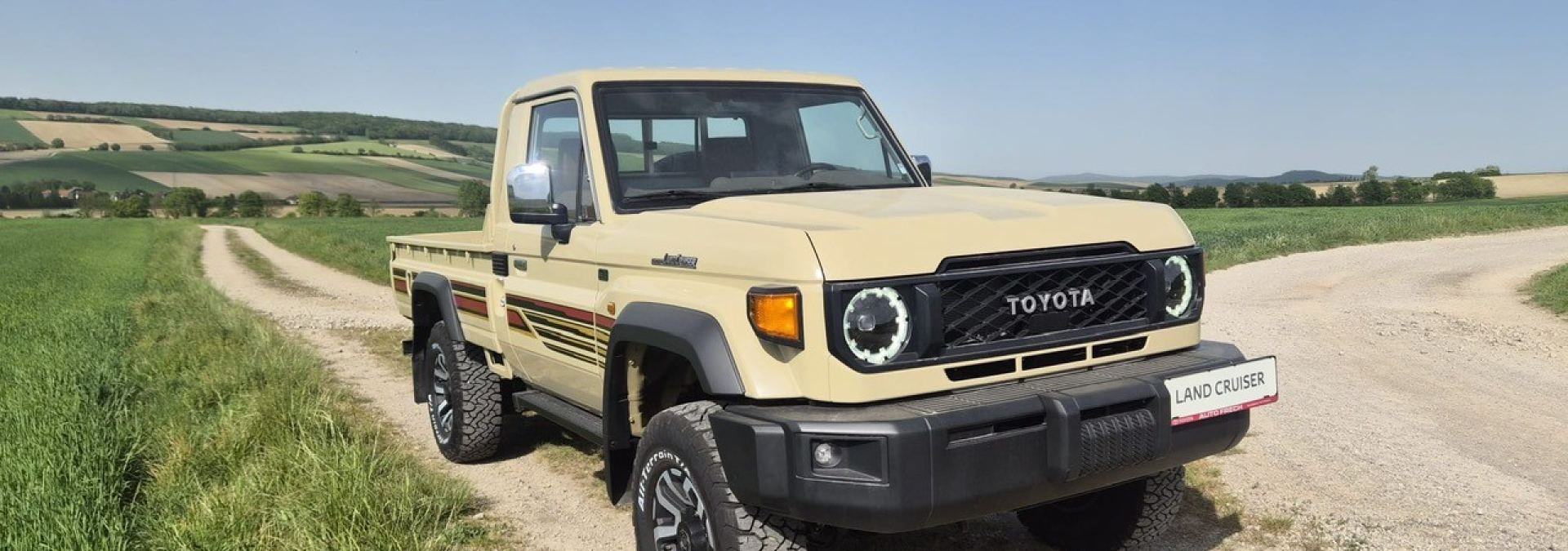 Landcruiser mit schönem Hintergrund
