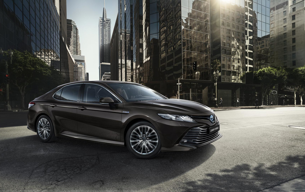 Nach fast 20 Jahren Pause - Der Toyota CAMRY ist zurück!         Besser denn je und mit neuestem Hybridantrieb!